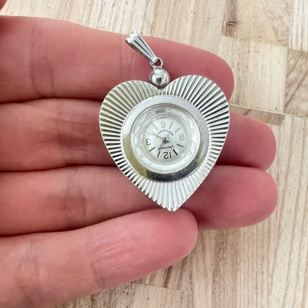 Vintage vantage silver tone heart pendant mechanical watch for parts or repair